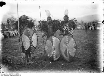 Bundesarchiv_Bild_105-DOA0556,_Deutsch-Ostafrika,_Massaikrieger.jpg