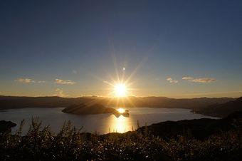 800px-130922_Lake_Toya_Toyako_Hokkaido_Japan01s5.jpg